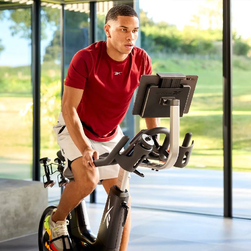 Life Fitness C1 Exercise Bike with Go console - Image 4